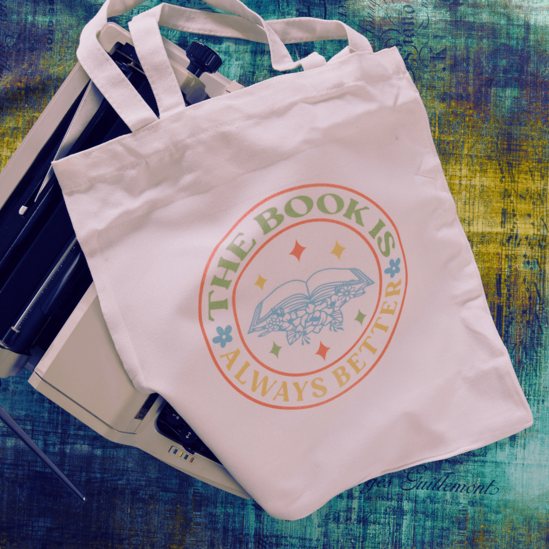 Tote-bag blanc imprimé “The book is always bette”, accessoire lectrice — Verso