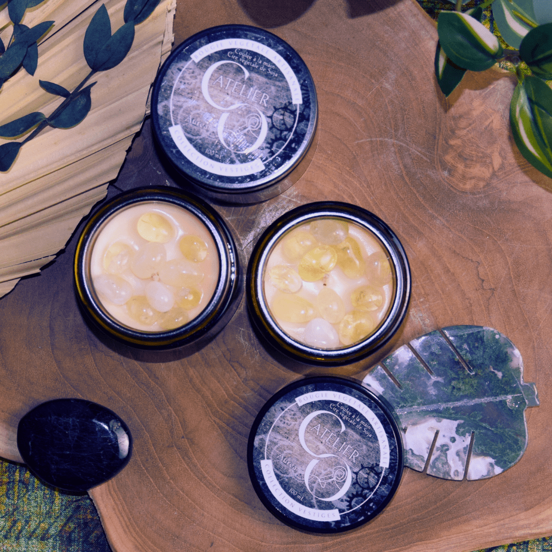 Bougie parfumée Aurea avec citrine, senteur sablé vanillé et caramel, collection Vestiges — Atelier Clair-Obscur