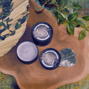 Bougie parfumée Baccaris, senteur fruits rouges et violette, collection Vestiges — Atelier Clair-Obscur