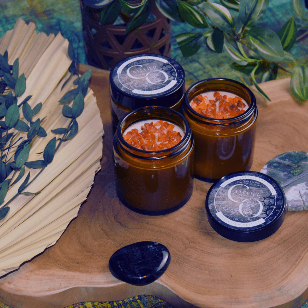 Bougie parfumée Calor avec cornaline, senteur cannelle et vanille, collection Vestiges — Atelier Clair-Obscur