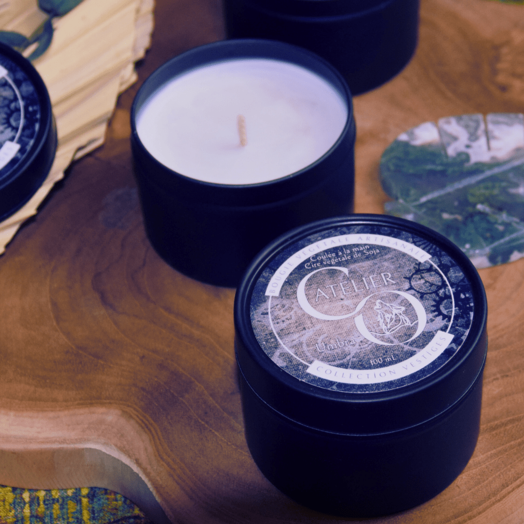 Bougie parfumée Umbra, notes d’orange, romarin et patchouli, collection Vestiges — Atelier Clair-Obscur